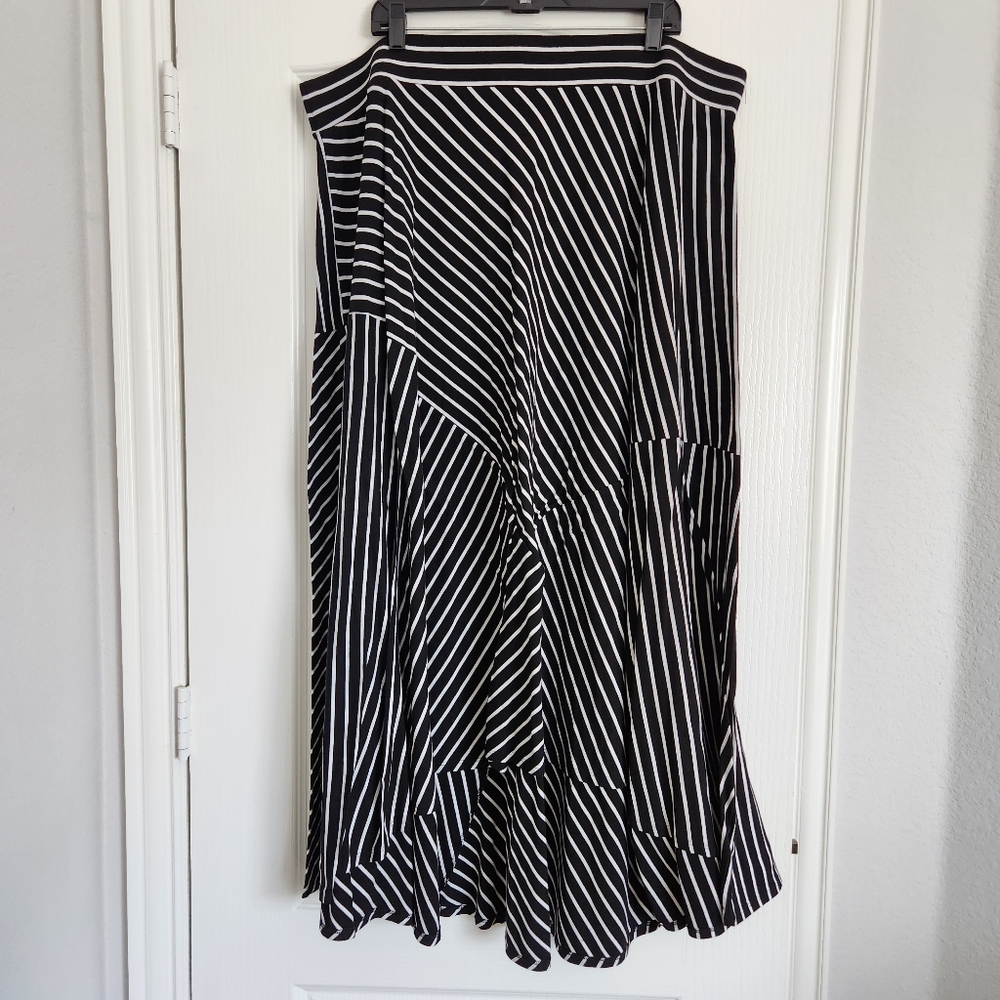 Torrid Black & White Stripped Hi-Lo Maxi Skirt